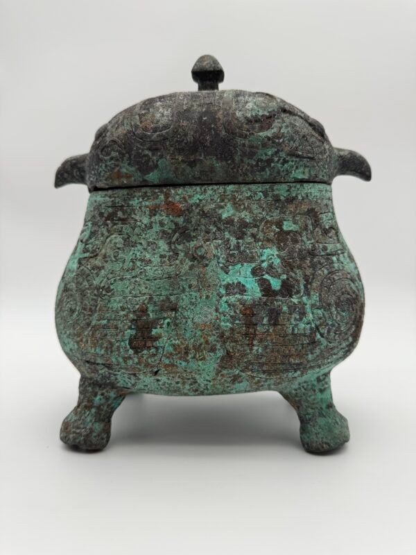 Bronze Wine Vessel, Shang Dynasty Style, China, 19th Century - Image 2