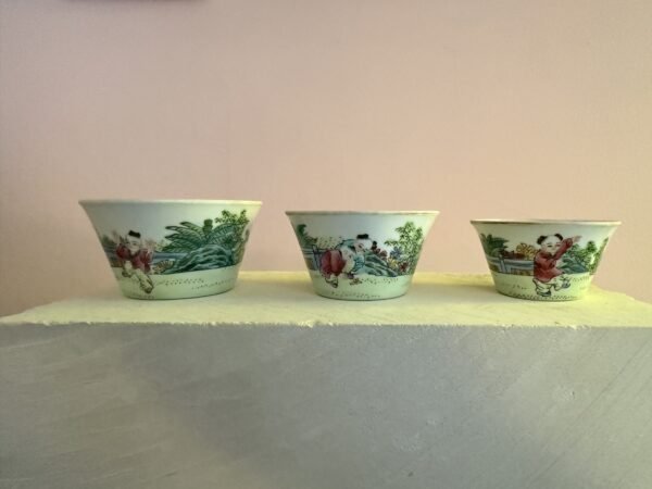 Antique Chinese Famille Rose 'Hundred Boys' Porcelain Bowls – Set of 3 Graduated Size – Qing Dynasty - Image 3